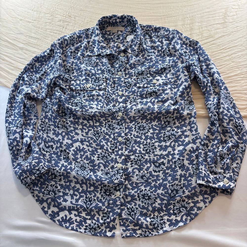 Ann Taylor Loft Womens‎ White Blue floral Long Sleeve Button Down Blouse Size L